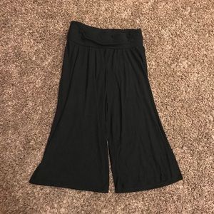 Maternity Gauchos Size Small